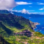 Landschaft von Madeira mit Meer