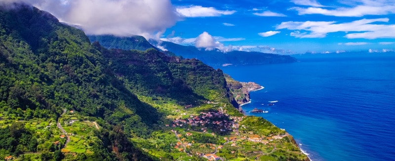 Landschaft von Madeira mit Meer