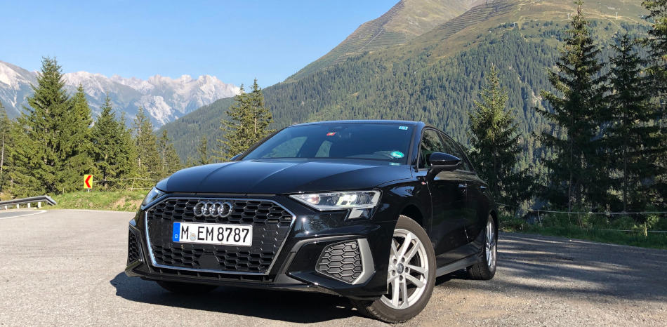 Sixt Audi A3 mit Bergpanorama