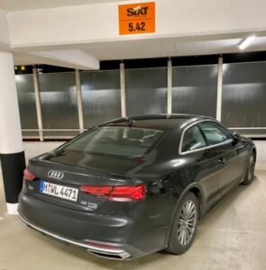 Audi A5 von Sixt im Parkhaus