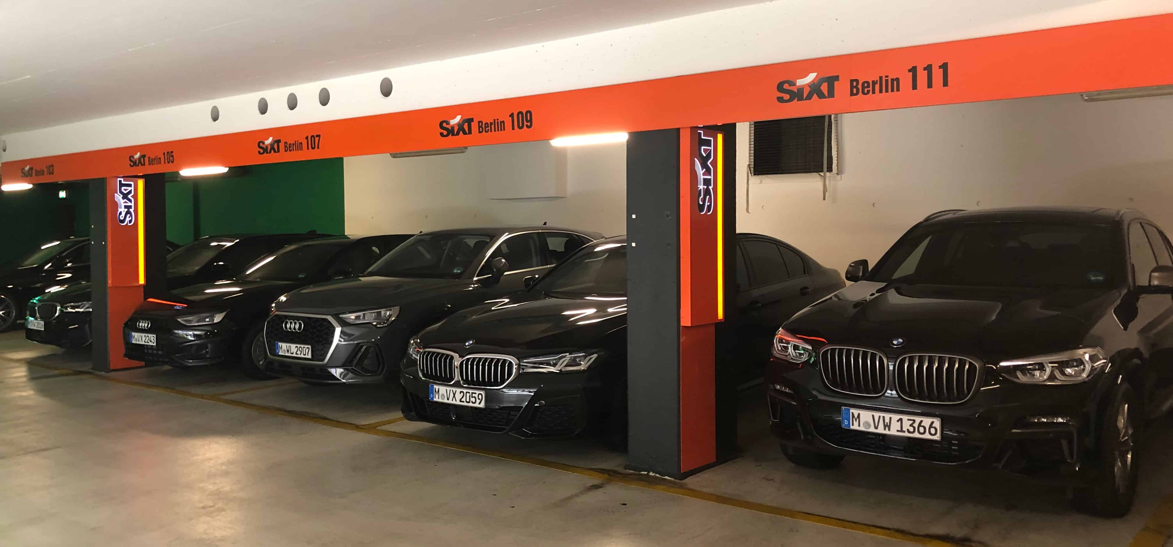 Sixt Fahrzeuge im Parkhaus