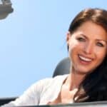 Frau sitzt in Cabrio von Sunny Cars
