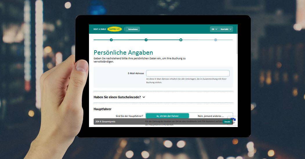 Sunny Cars Webseite auf Tablet mit Gutscheinfeld