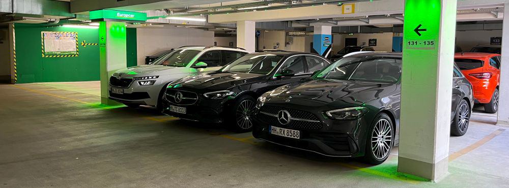 Europcar Fahrzeuge im Parkhaus